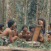 Suasana belajar bersama anak-anak rimba dalam adegan film Sokola Rimba (Sumber: Kapanlagi.com/Miles Production)