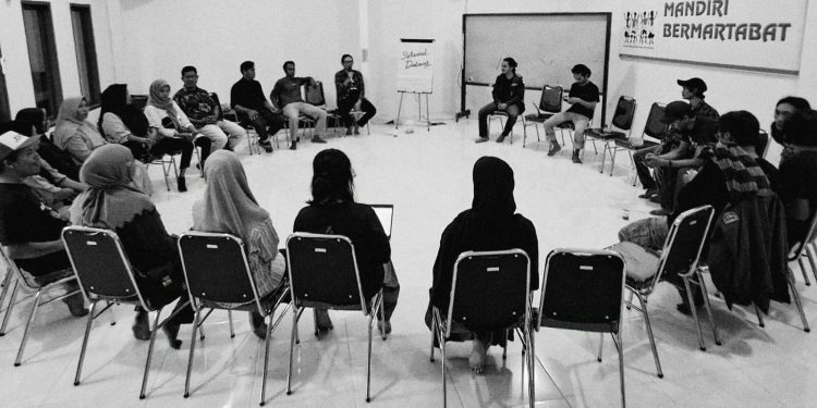 Suasana proses pembukaan lokakarya dan refleksi bersama Passe'reanta, Jagad Samudera dan Cita Tanah Mahardika di Aula Rumah Aman Sulsel, Makassar. (Rizal Karim/ Cita Tanah Mahardika)